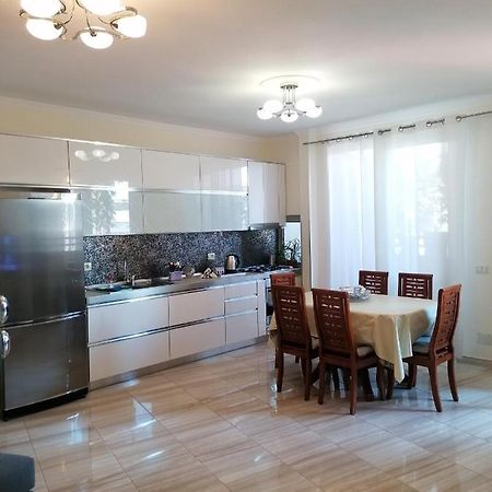 Holiday Center Apartment Shkoder Exterior photo